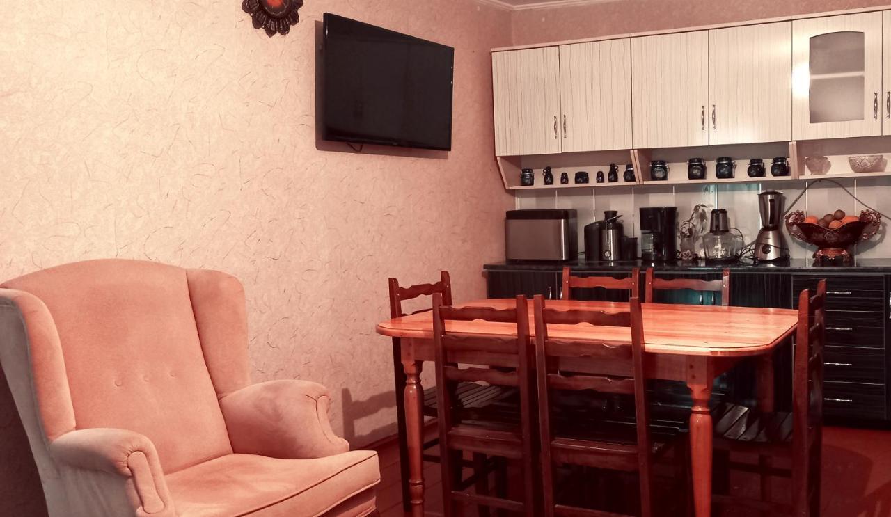 Bees Guesthouse เมสเตีย ภายนอก รูปภาพ
